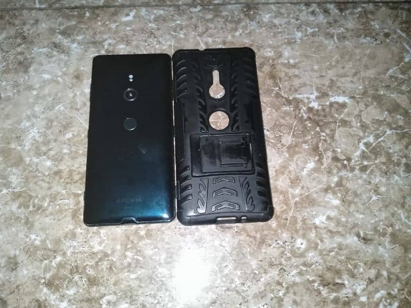 sony xperia xz3 4.64 all OK phone ha singal sim + memory CARD option 8