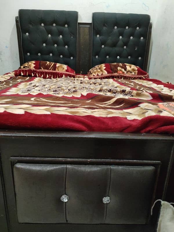 King size bed set with dressing table and 2 cabinets 0