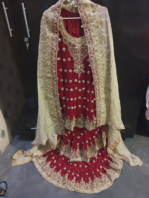 barat lehnga, just 1 day use hua tha, red and skin colour contrass 4