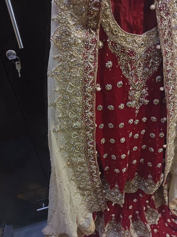 barat lehnga, just 1 day use hua tha, red and skin colour contrass 5