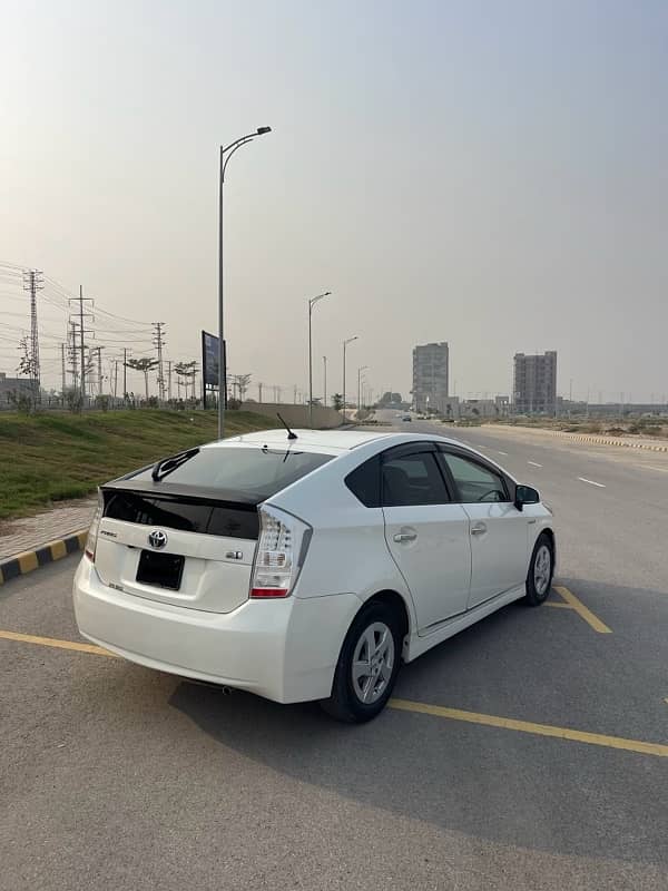 Toyota Prius 2011 5