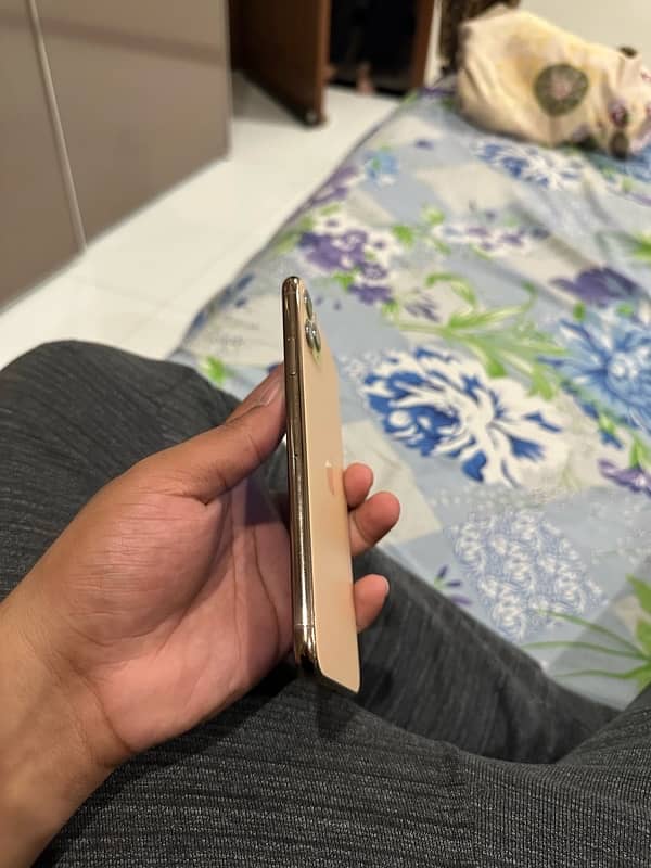 iPhone 11 Pro Max 2