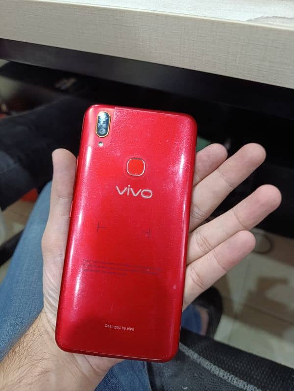 vivo y85 4/64 my whtsap number 03249400612 4