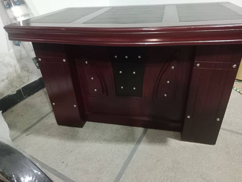 Exactive table size 2.5/4 (All office furniture available Lahore) 0