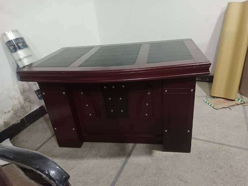 Exactive table size 2.5/4 (All office furniture available Lahore) 1