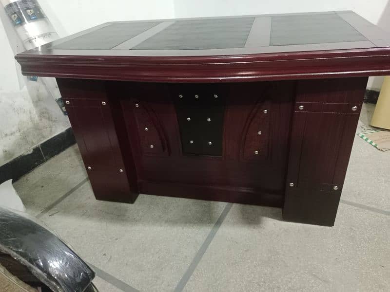 Exactive table size 2.5/4 (All office furniture available Lahore) 2