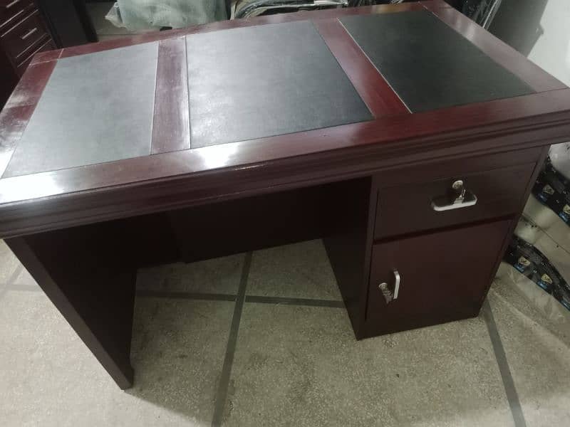 Exactive table size 2.5/4 (All office furniture available Lahore) 4