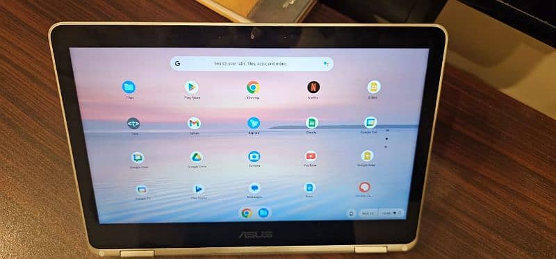 Asus c302c 8gb 32gb Intel m3 6th generation 4