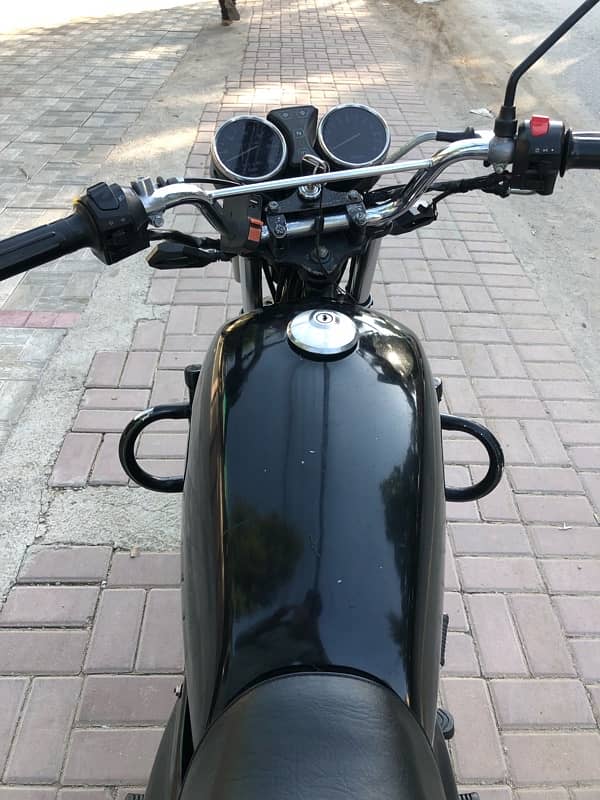 Suzuki GS 150 11