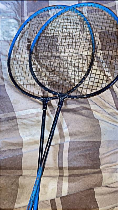 Badminton rackets 0