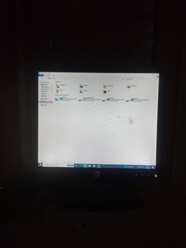 Dell 17" lcd monitor in good condition 1