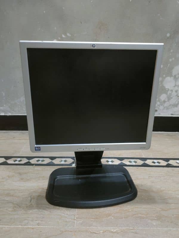 HP 17 " lcd monitor in good condition for sale vga and dvi port 3