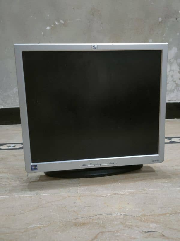 HP 17 " lcd monitor in good condition for sale vga and dvi port 4