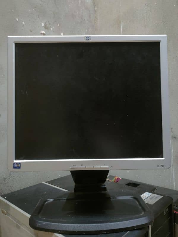 HP 17 " lcd monitor in good condition for sale vga and dvi port 7