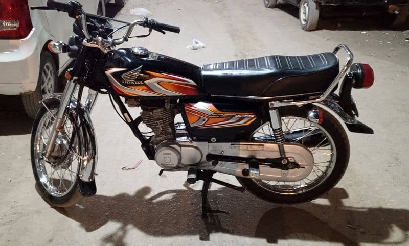 Honda CG 125 2022 model First owner Karachi num 03100206928 3