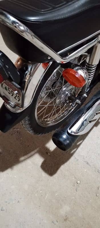 Honda CG 125 2022 model First owner Karachi num 03100206928 5