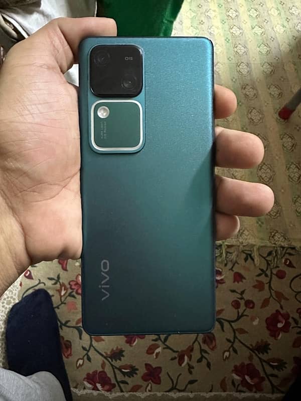 Vivo V30 1