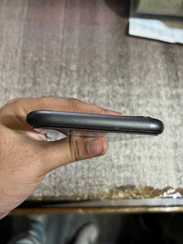 iphone 11 128 gb pta approved with box 2