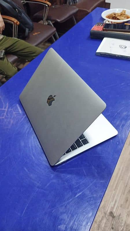 MacBook Air 2019 0