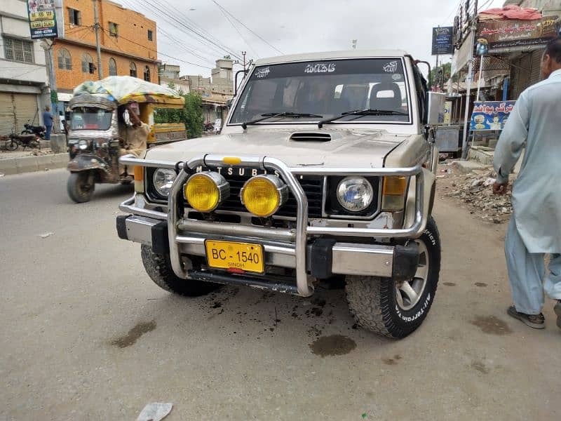 Mitsubishi Pajero 1990 exceed 4