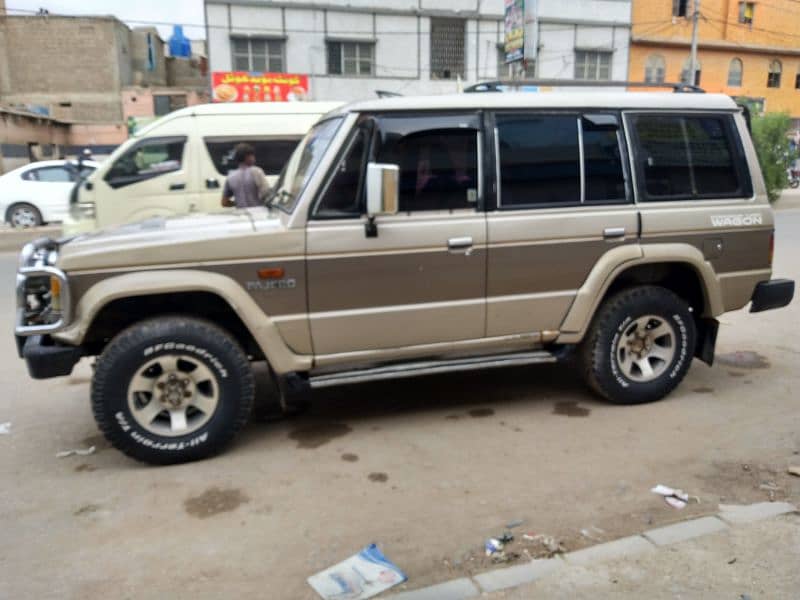 Mitsubishi Pajero 1990 exceed 7