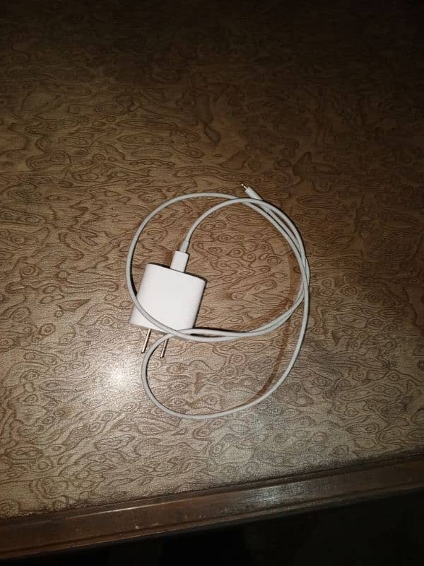 Apple charger 0