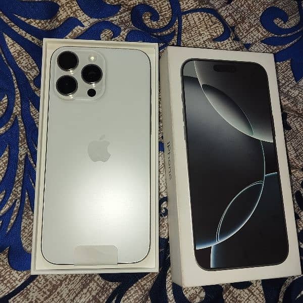 iPhone 16 Pro Max 256 white 3