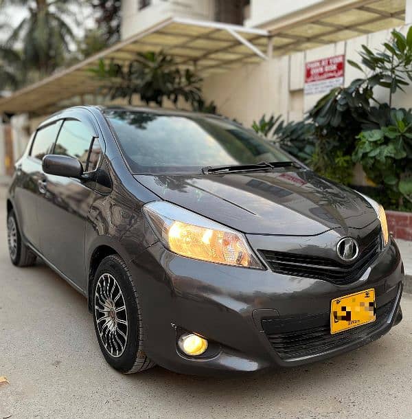 Toyota Vitz Model 2012 Reg. 2015 Grey Alloyrims Original Condition. 4