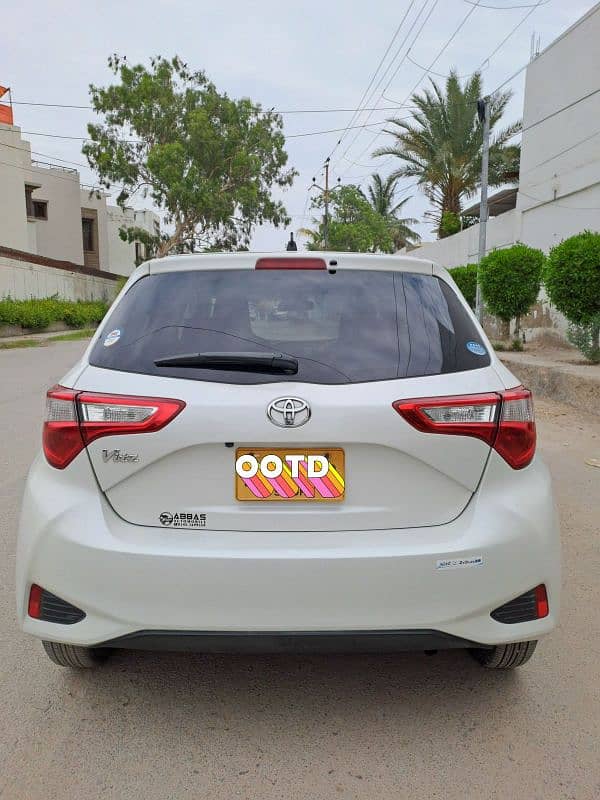 Toyota Vitz 2018 Reg. 2021 White Color 100% original condition 3