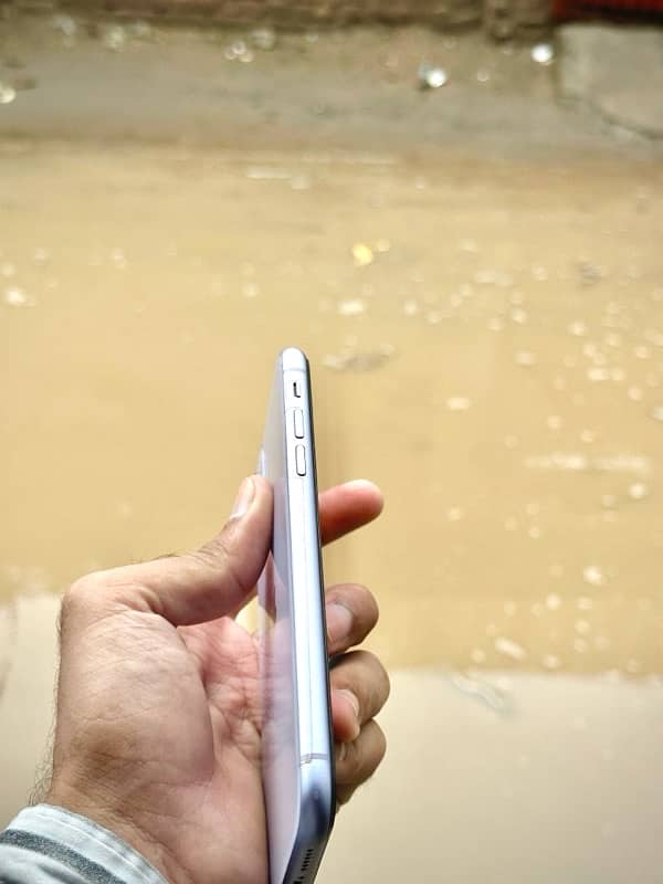 iPhone 11 waterpacked 82 health 10/10 JV  64 gb 2