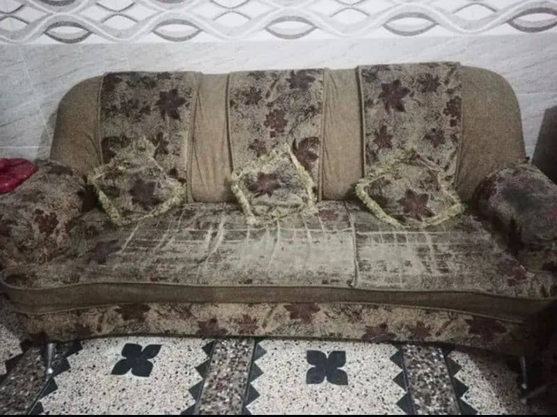 sofa for sale in a cheap price 0