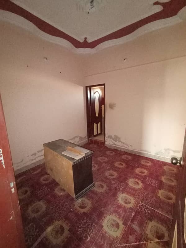 CORNER ka 5 rooms ka FLAT Sirf 65 Lac Mai North Karachi sector 5-C 2 Mai near main road 9