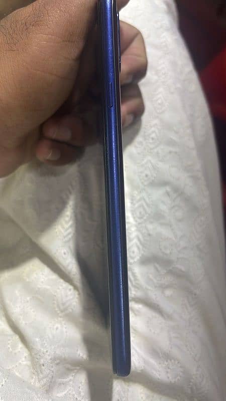 I am selling Samsung A20s mobile. 03289203346 2