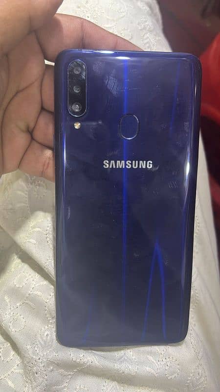 I am selling Samsung A20s mobile. 03289203346 3