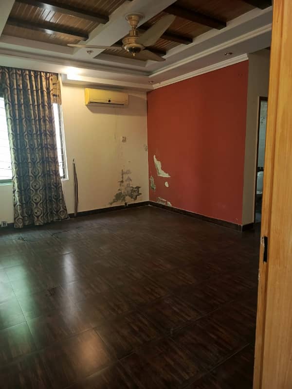 Kanal House 60ft Road prime location for sale Easy approach to Main Boulevard Faisal Town 2