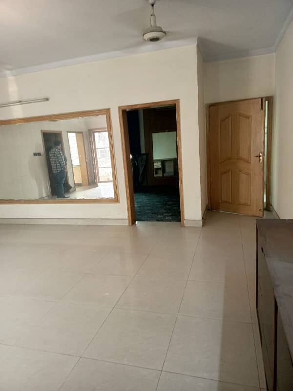 Kanal House 60ft Road prime location for sale Easy approach to Main Boulevard Faisal Town 5