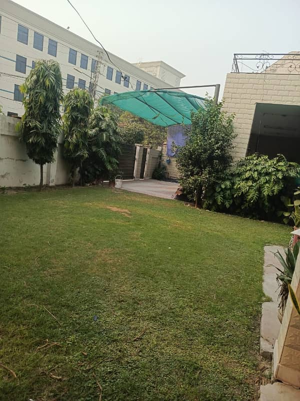 Kanal House 60ft Road prime location for sale Easy approach to Main Boulevard Faisal Town 25