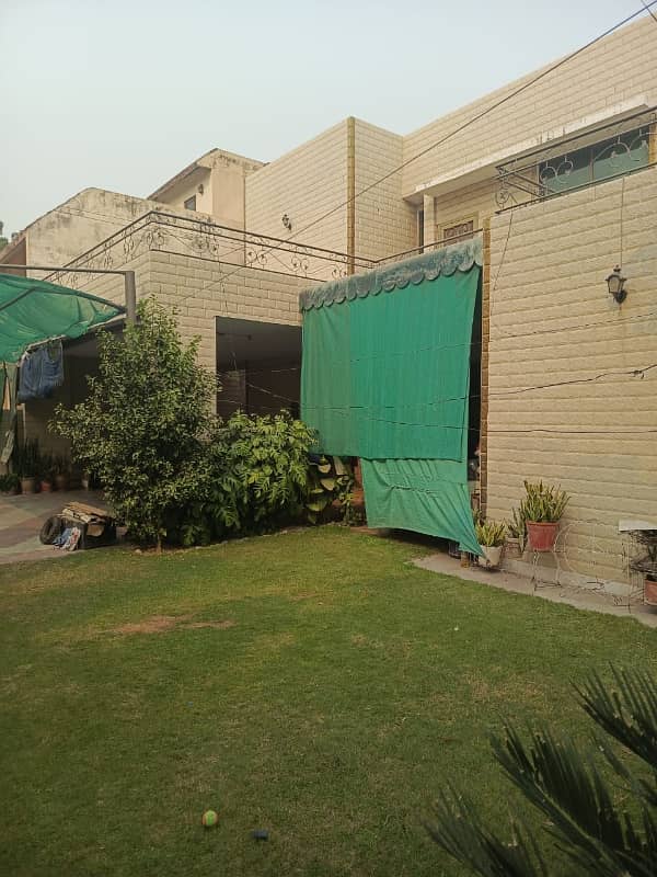 Kanal House 60ft Road prime location for sale Easy approach to Main Boulevard Faisal Town 27