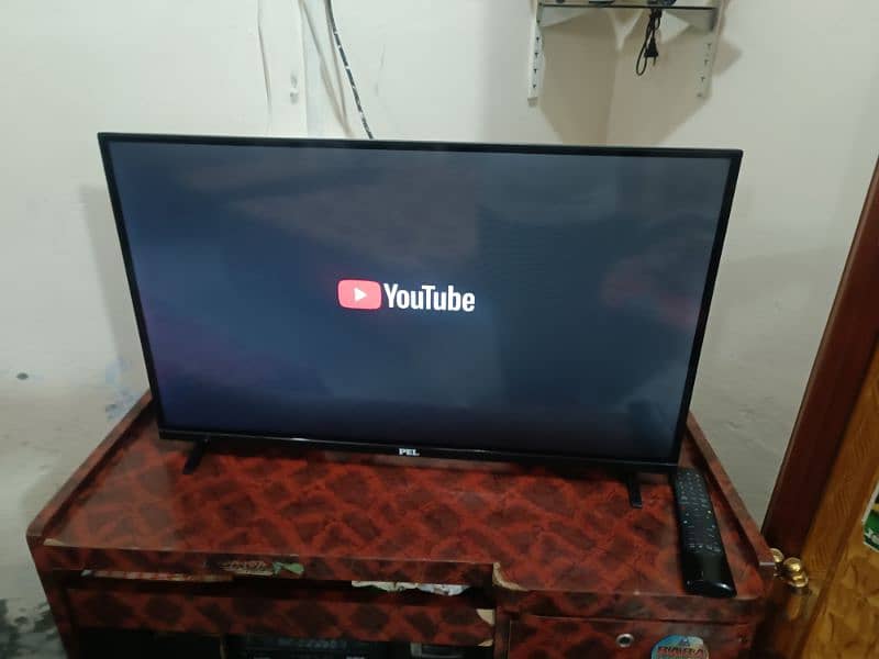 Pel 32"smart Led tv with wifi youtube netflix. . 4