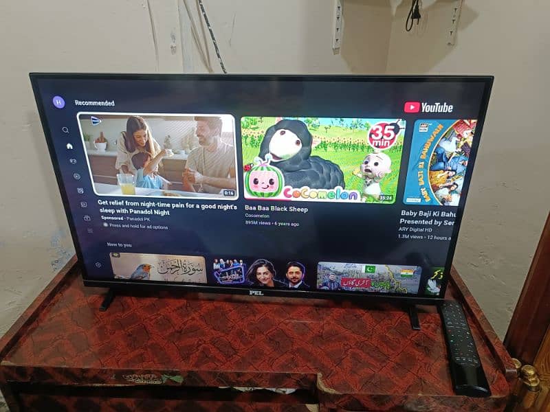 Pel 32"smart Led tv with wifi youtube netflix. . 5