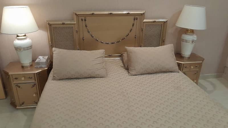 king size bed set . 2side tables,dressing table 1