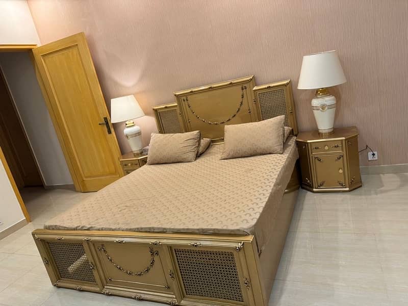 king size bed set . 2side tables,dressing table 3