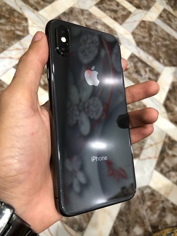 iphone xs with original charger 0