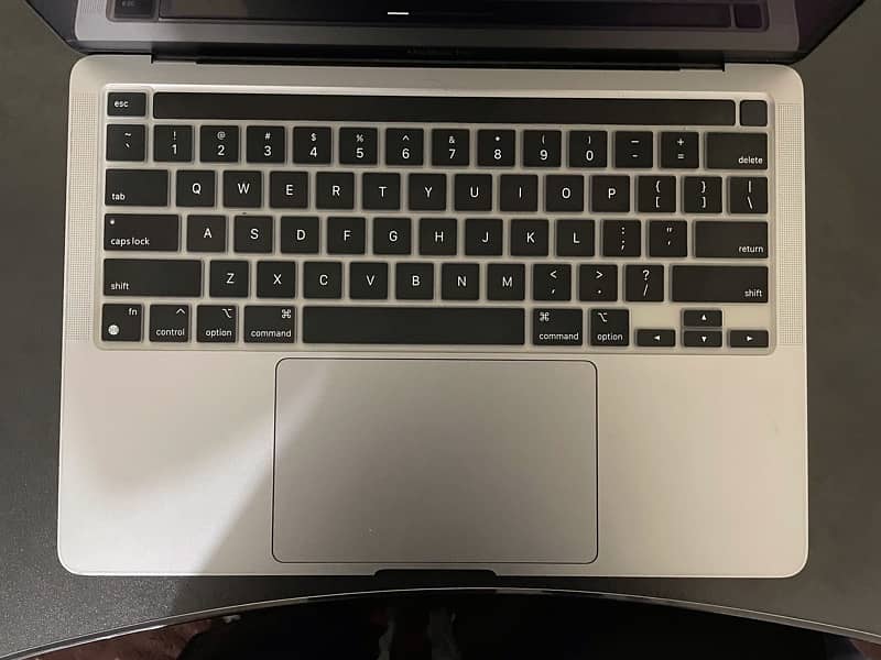 MacBook Pro 2020 (Touch-Bar) with Box 1