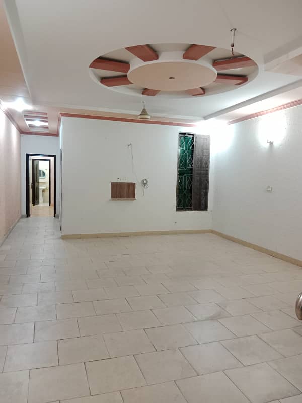 16 Marla upper portion for rent In saddar Officer colony 0