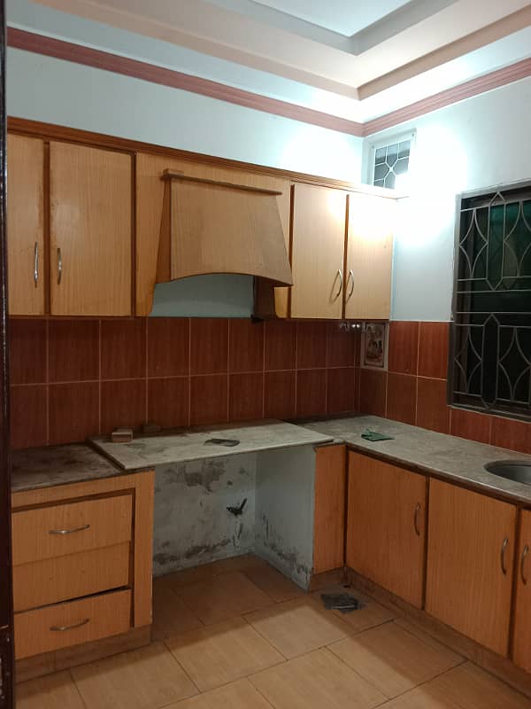 16 Marla upper portion for rent In saddar Officer colony 5