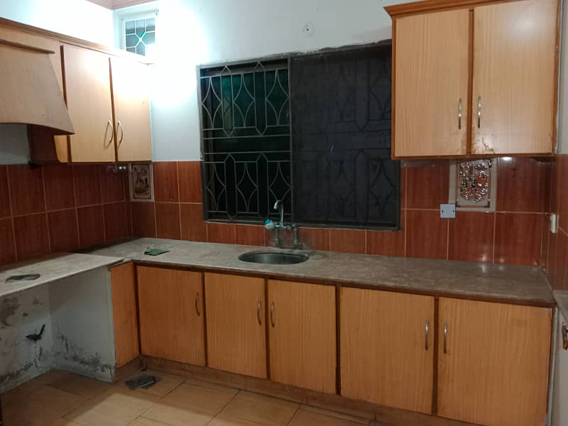 16 Marla upper portion for rent In saddar Officer colony 6