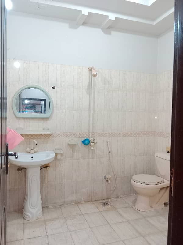 16 Marla upper portion for rent In saddar Officer colony 11