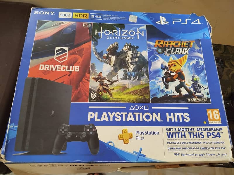 PS4- Slim 500 GB- 2 Controllers 1