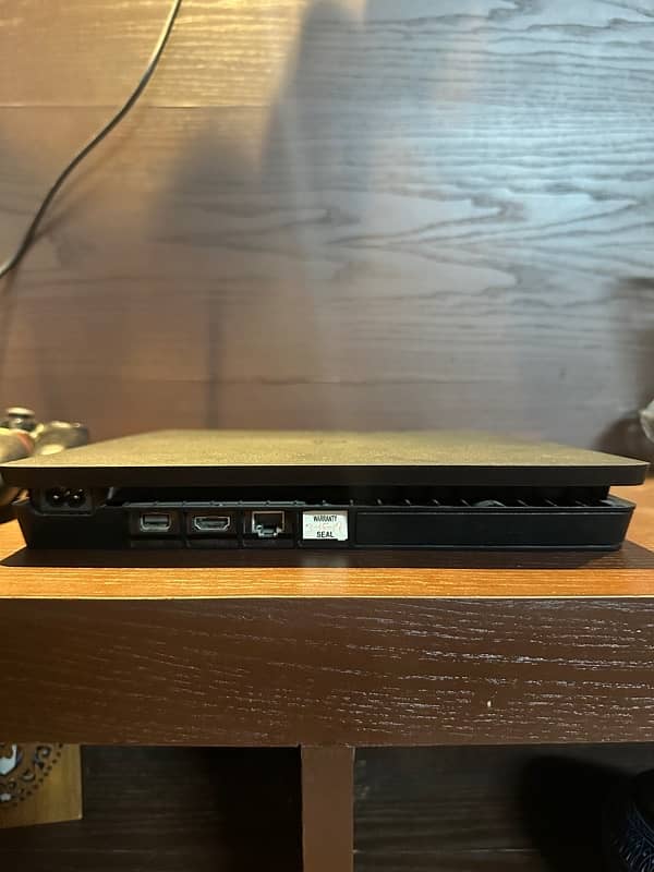 PS4 SLIM with 3 controllers and 4 games 3